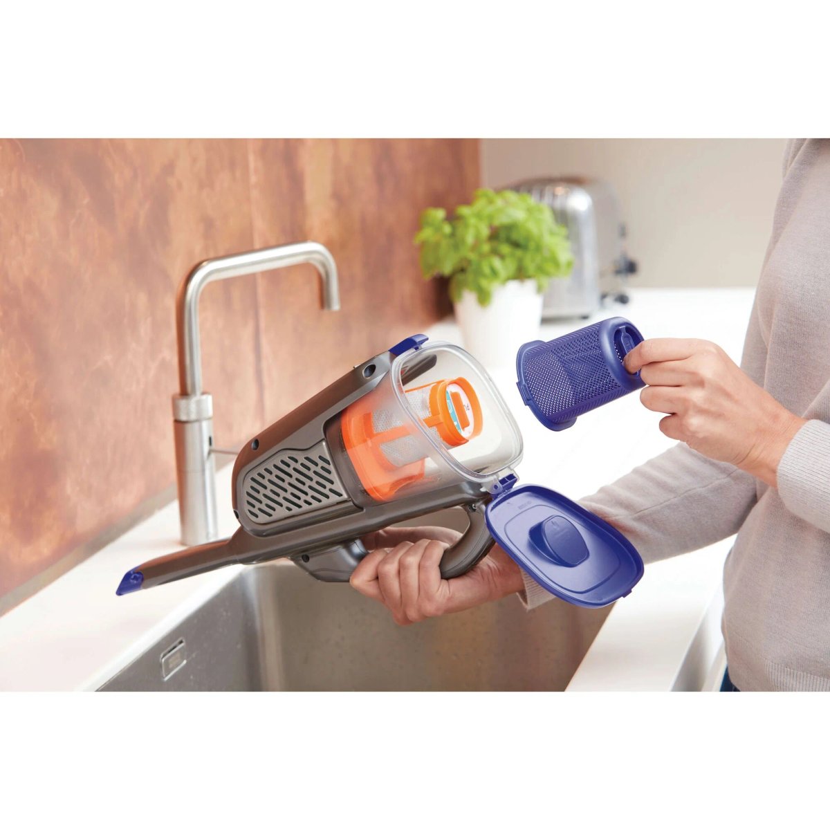 Black+Decker Dustbuster AdvancedClean+ HHVK515J00 handheld vacuum