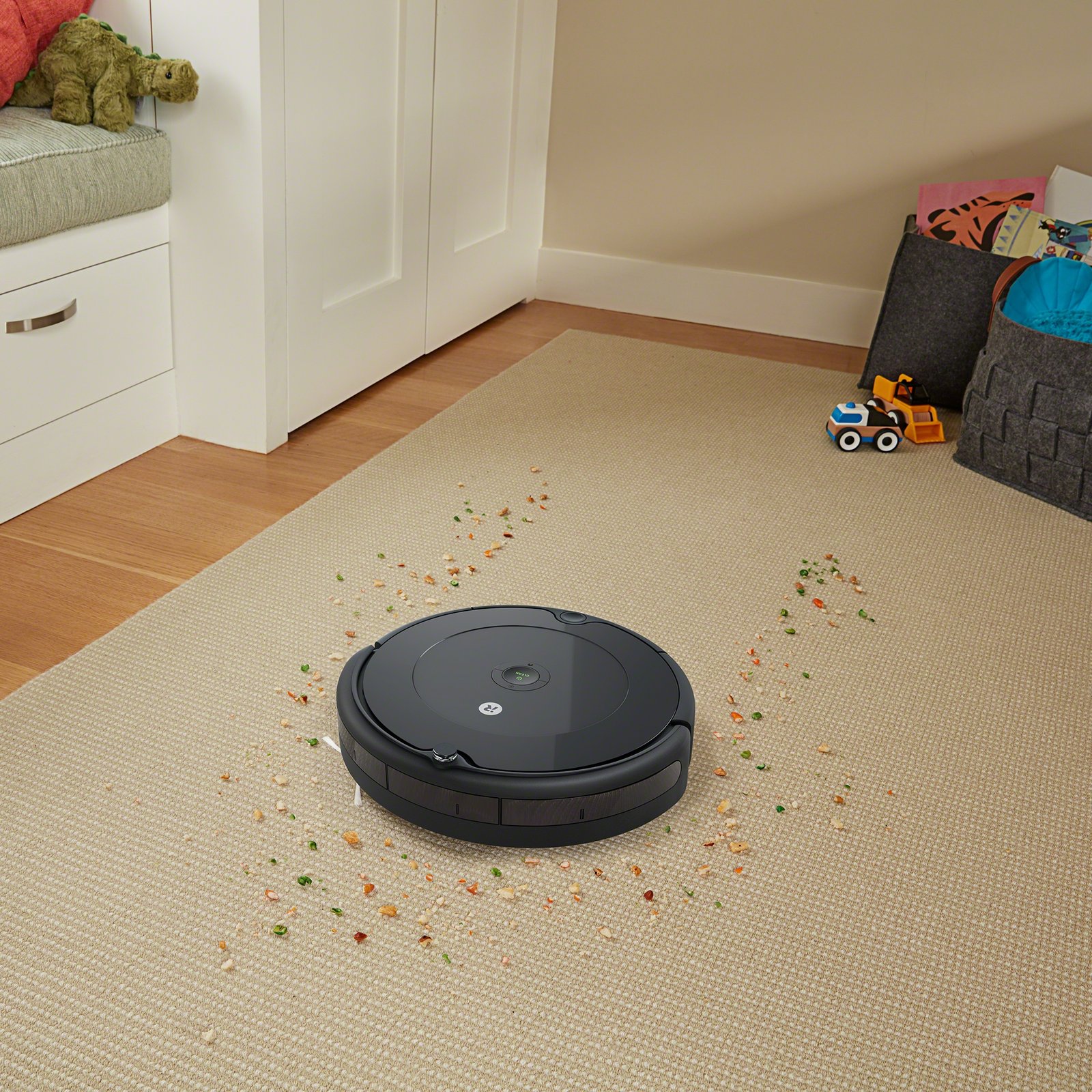 iRobot Roomba 694 cleaning hardwood floor