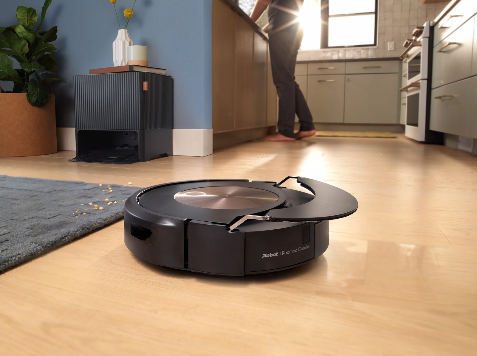 iRobot Roomba Combo j9+ Clean Base auto-fill water system