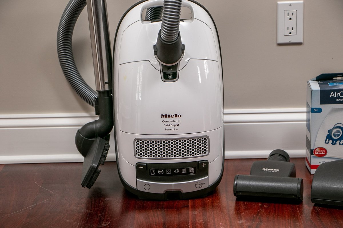 Miele Complete C3 Cat & Dog canister vacuum cleaner